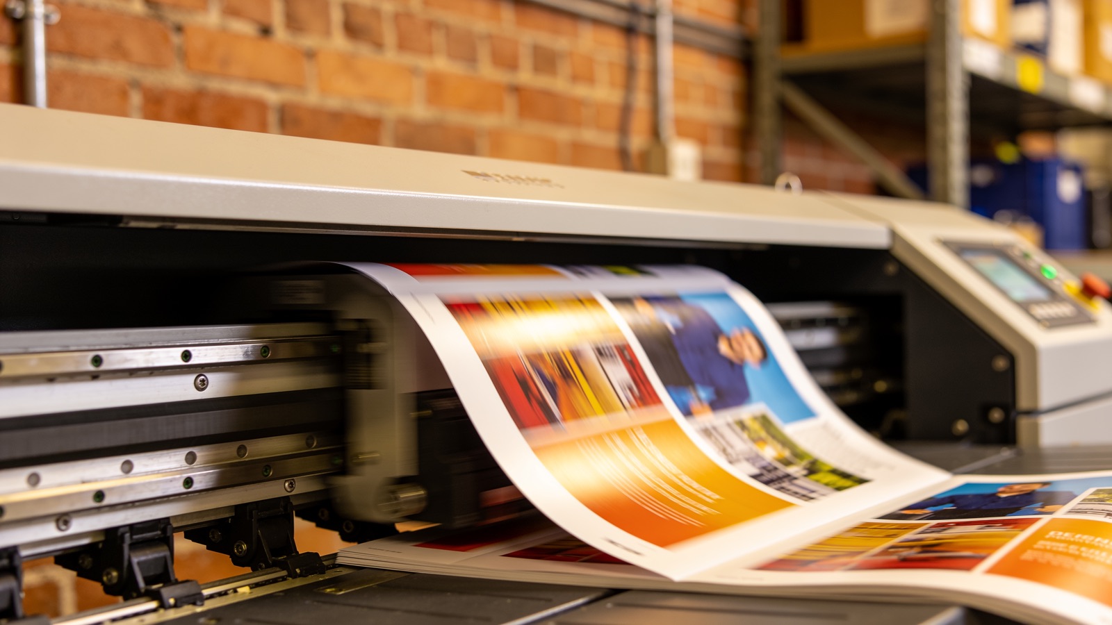 Digital printing press producing colour brochures